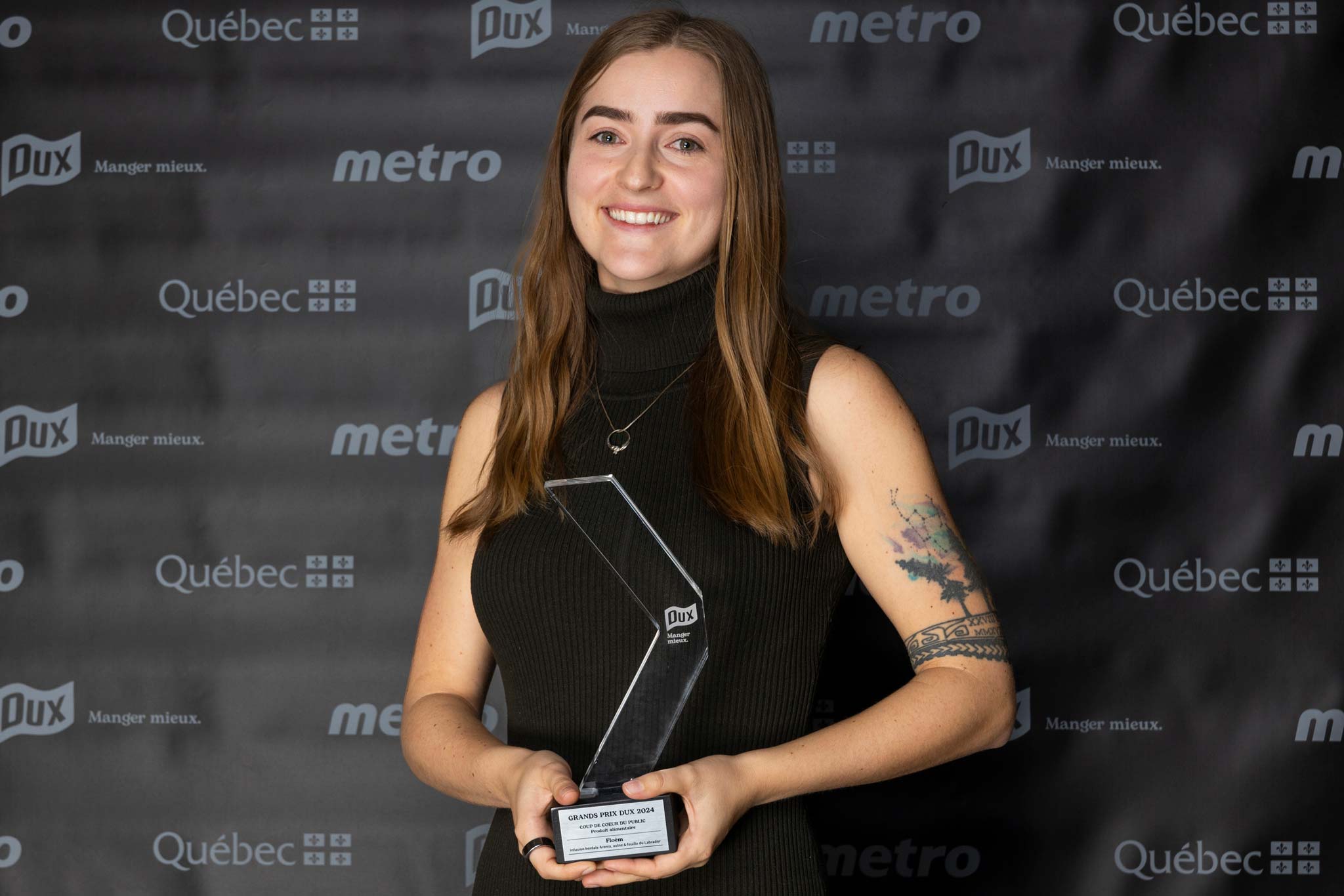 Roxane reçoit le prix Dux