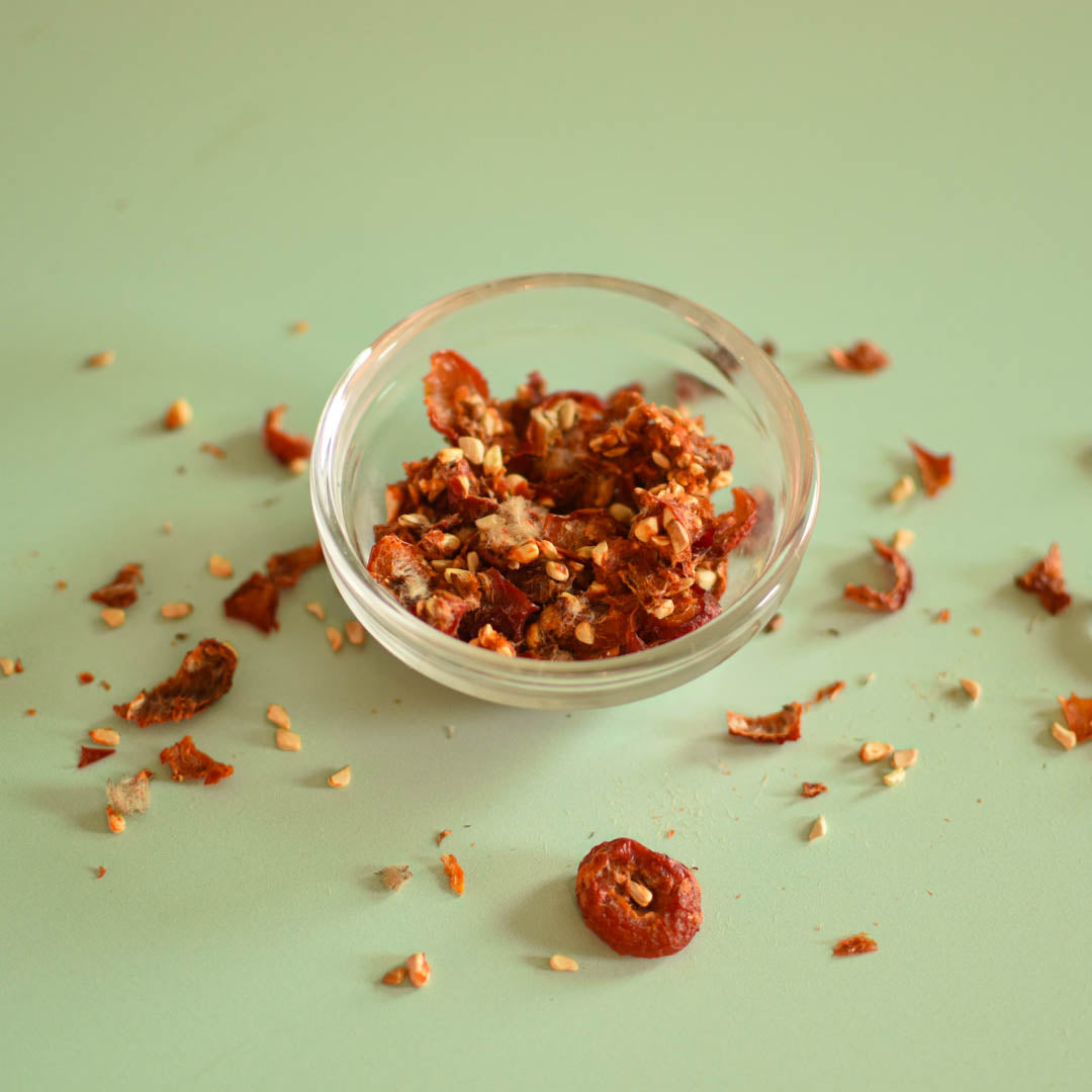 Églantier séché dans un bol